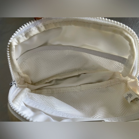 LULULEMON ATHLETICA Everywhere Cream Belt Bag - Picture 8 of 14